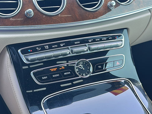 Used 2017 Mercedes-Benz E 300 4MATIC image 35