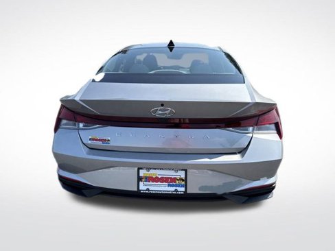 Used 2023 Hyundai Elantra SEL image 4