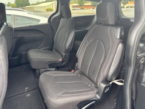 Used 2018 Chrysler Pacifica Touring Plus w/ S Appearance Package image 3