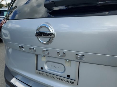 Used 2021 Nissan Rogue SV image 6