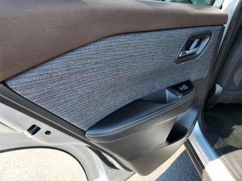Used 2023 Nissan Rogue SV image 36