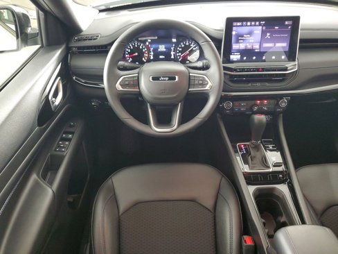 Used 2025 Jeep Compass Latitude w/ Altitude Special Edition image 14