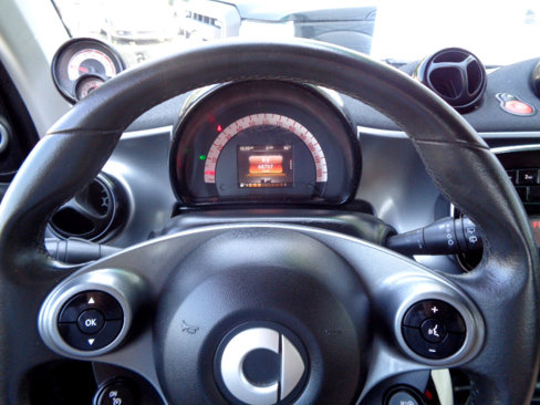 Used 2016 smart fortwo passion image 28