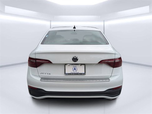 Used 2024 Volkswagen Jetta Sport image 4