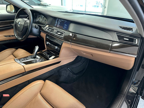 Used 2011 BMW 740Li image 21
