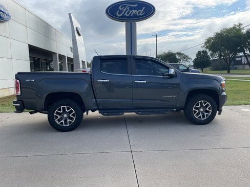 Used 2017 GMC Canyon SLT image 16