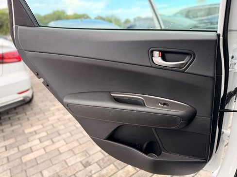 Used 2020 Kia Optima LX image 18