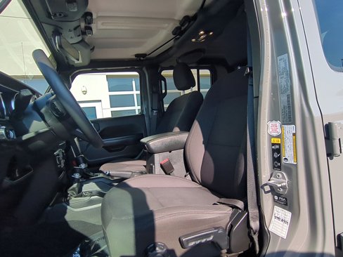 Used 2023 Jeep Gladiator Sport image 28