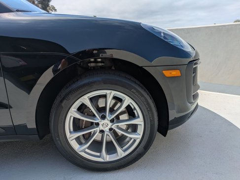 Certified 2024 Porsche Macan image 11