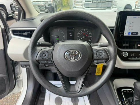 Used 2024 Toyota Corolla LE image 5
