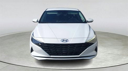 Used 2021 Hyundai Elantra SE image 2