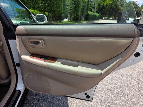 Used 2001 Lexus ES 330 image 24