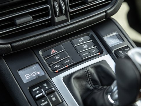 Certified 2021 Porsche Macan image 27