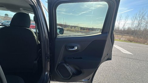 Used 2021 Jeep Renegade Latitude w/ Convenience Group image 19