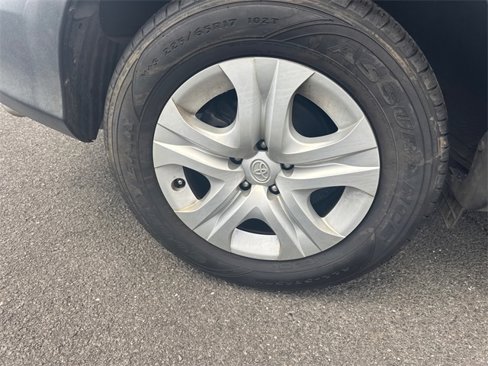 Used 2015 Toyota RAV4 LE image 16