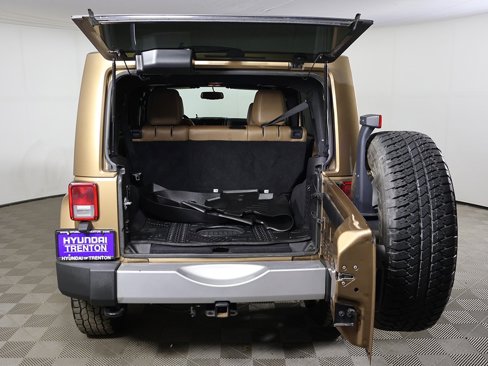 Used 2015 Jeep Wrangler Unlimited Sahara w/ Dual Top Group image 12