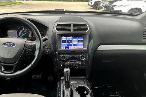 Used 2017 Ford Explorer XLT w/ Equipment Group 202A image 19