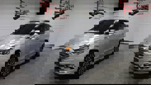 Used 2017 Ford Fusion SE image 3
