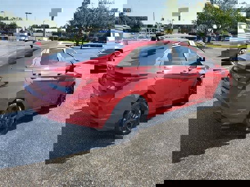 Used 2022 Hyundai Elantra SEL w/ Convenience Package image 4
