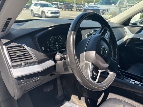 Used 2018 Volvo XC90 T5 Momentum w/ Convenience Package image 9