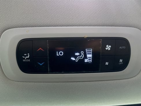 Used 2019 Chrysler Pacifica Touring-L image 23
