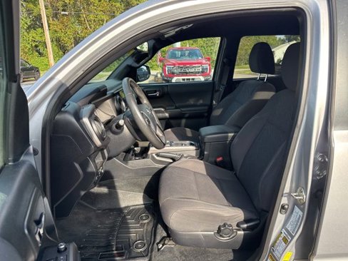 Used 2017 Toyota Tacoma SR image 15