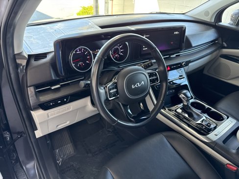 Used 2022 Kia Carnival EX image 20