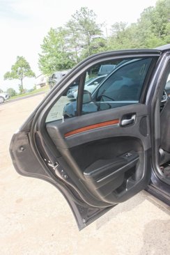 Used 2017 Chrysler 300 C Platinum image 23