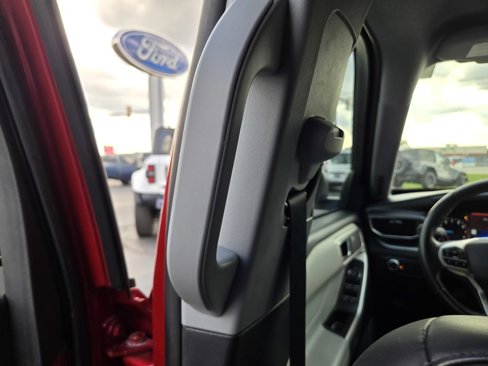 Used 2021 Ford Explorer XLT w/ Equipment Group 202A image 30