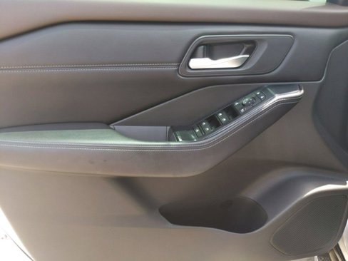 Used 2022 Nissan Rogue SV image 27