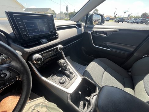 Used 2022 Toyota RAV4 XLE image 14