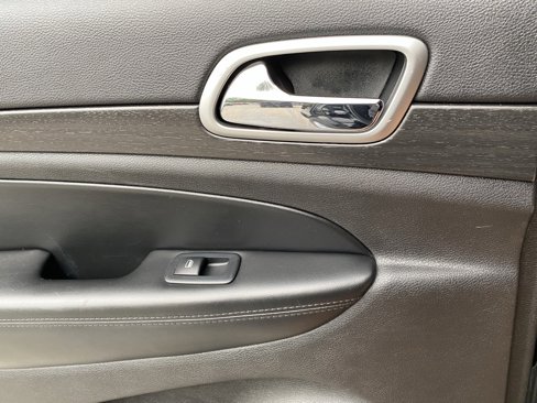 Used 2018 Jeep Grand Cherokee Laredo image 29
