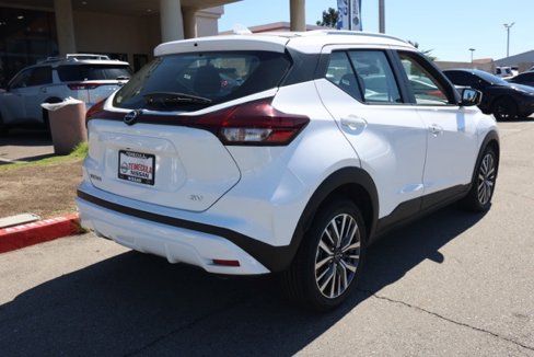 Used 2024 Nissan Kicks SV image 4