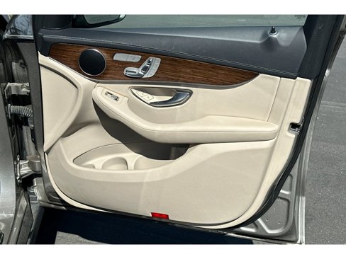 Used 2022 Mercedes-Benz GLC 300 image 19