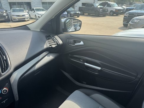 Used 2019 Ford Escape SE image 13
