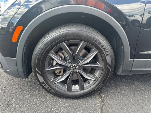 Used 2022 Volkswagen Tiguan SE w/ Panoramic Sunroof Package image 15