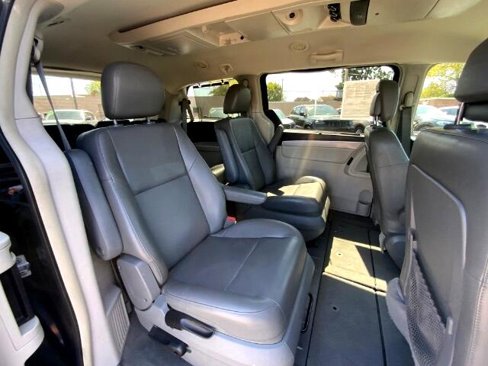 Used 2013 Volkswagen Routan SE image 19