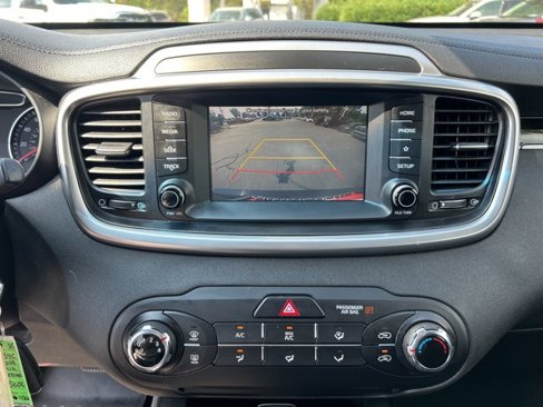 Used 2019 Kia Sorento LX image 24