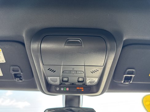 Used 2018 Chevrolet Equinox LT w/ Sun & Infotainment Package image 17