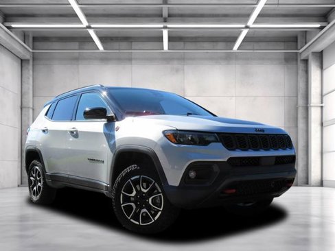 Used 2024 Jeep Compass Trailhawk image 1