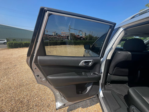 Used 2018 Nissan Pathfinder SV w/ SV Tech Package image 24