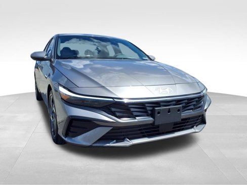 Used 2024 Hyundai Elantra SEL w/ Convenience Package image 2