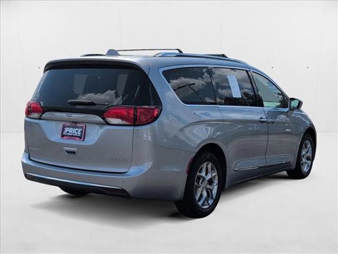 Used 2018 Chrysler Pacifica Limited image 5