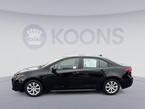 Used 2024 Toyota Corolla LE image 2