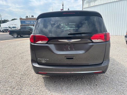 Used 2018 Chrysler Pacifica Touring-L image 4