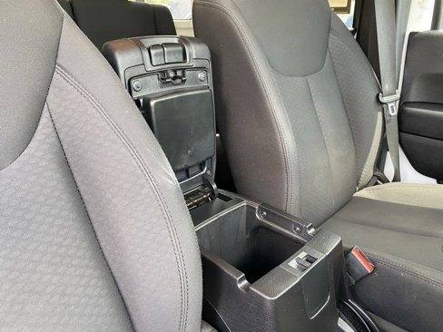 Used 2015 Jeep Wrangler Unlimited Sport image 32