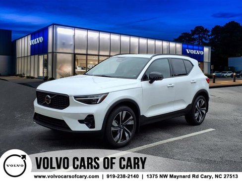 Certified 2024 Volvo XC40 B5 Plus w/ Protection Package Premier image 1