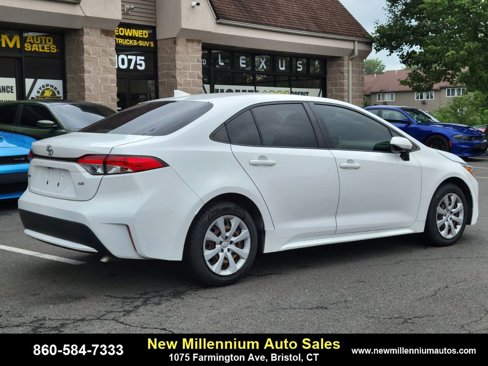 Used 2021 Toyota Corolla LE image 5