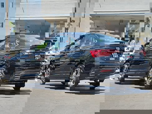 Used 2024 Volkswagen Jetta SE image 2