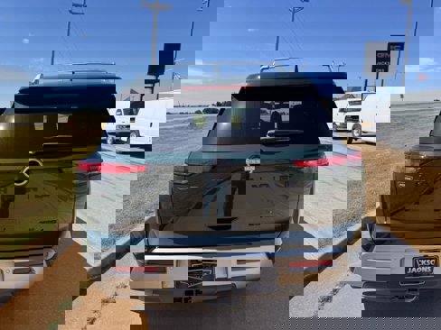 Used 2023 Nissan Pathfinder SL w/ Black Appearance Package image 3